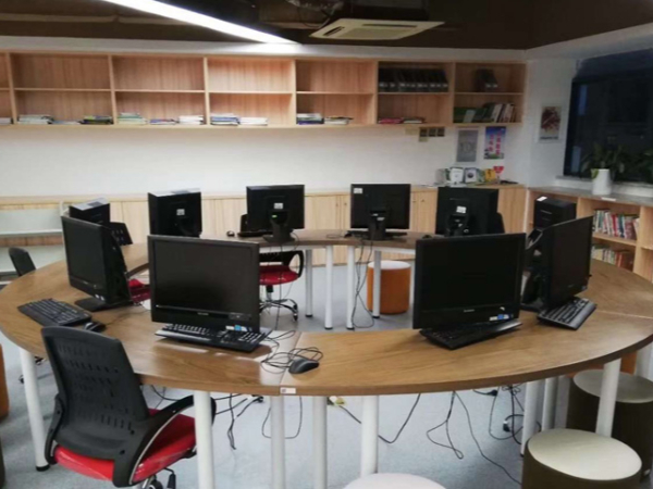 南京實木辦公家具廠家告訴你什么是實木辦公家具